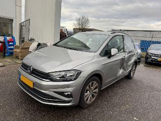 damaged passenger cars Volkswagen Golf Sportsvan 1.5 TSI ACT Comfortline AUTOMAAT 2018/5