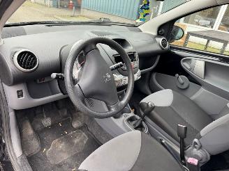 Peugeot 107 1.0-12V XR BJ 2010 147.936 KM picture 14