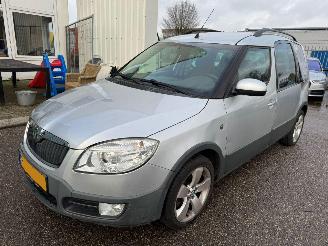 Vaurioauto  passenger cars Skoda Roomster 1.6-16V AUTOMAAT Scout BJ 2008 76137 KM 2008/6