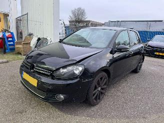 Schadeauto Volkswagen Golf 2.0 TDI Highline 2010/3