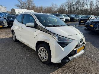 Coche accidentado Toyota Aygo 1.0 VVT-i AUTOMAAT X PLAY 2021/10