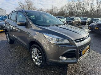 damaged passenger cars Ford Kuga 1.6 Titanium 4WD AUTOMAAT 2013/3