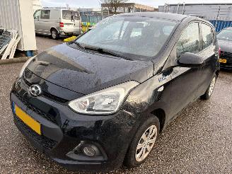 Unfallwagen Hyundai I-10 1.0i i-Motion Comfort 2014/2