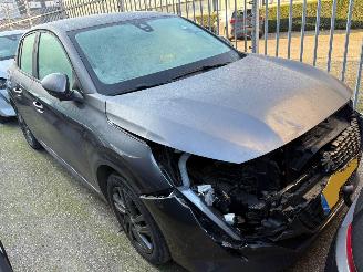 Peugeot 208 1.2 PureTech Active Pack picture 5