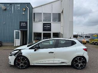 Schadeauto Renault Clio 1.6 AUTOMAAT 220 PK R.S. Trophy 2016/9