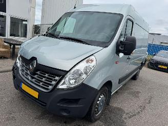 Vaurioauto  commercial vehicles Renault Master 170 PK T35 2.3 dCi L2H3 Stop & Start 2019/5