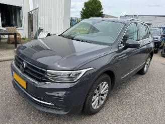 Voiture accidenté Volkswagen Tiguan 1.5 TSIb life Bns 2022/1
