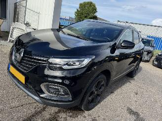 damaged passenger cars Renault Kadjar 1.3 TCe AUTOMAAT Black Edition 2019/6