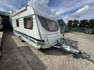 damaged caravans Chateau  466C 2005/9