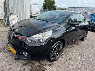 Damaged car Renault Clio 0.9 TCe Expression 2013/10