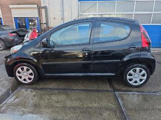 Peugeot 107 107, Hatchback, 2005 / 2014 1.0 12V picture 3