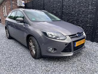 krockskadad bil auto Ford Focus 1.0 ecoboost 2014/11