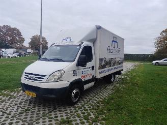 krockskadad bil bedrijf Iveco Daily 2.3 KOFFER NIEUWE APK !!! 2008/10