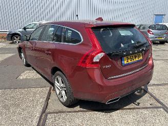 Damaged car Volvo V-60 2.4 D6 AWD PLUG IN HYBRID  SUMMUM 2013/11