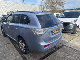 Unfallwagen Mitsubishi Outlander 2.0 PHEV Instyle 2014/4