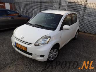 Coche siniestrado Daihatsu Sirion Sirion 2 (M3), Hatchback, 2005 1.0 12V DVVT 2009/5