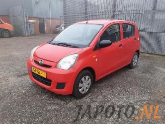 Coche siniestrado Daihatsu Cuore Cuore (L251/271/276), Hatchback, 2003 1.0 12V DVVT 2008/12