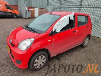Coche siniestrado Daihatsu Cuore Cuore (L251/271/276), Hatchback, 2003 1.0 12V DVVT 2009/2