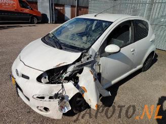 Coche siniestrado Toyota Aygo Aygo (B10), Hatchback, 2005 / 2014 1.0 12V VVT-i 2011/10