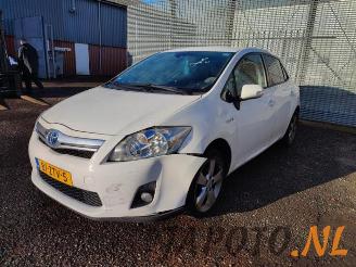 Vrakbiler auto Toyota Auris Auris (E15), Hatchback, 2006 / 2012 1.8 16V HSD Full Hybrid 2011/1
