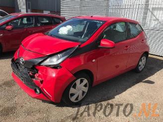 Coche siniestrado Toyota Aygo Aygo (B40), Hatchback, 2014 1.0 12V VVT-i 2016/6