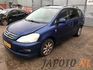 Coche siniestrado Toyota Avensis-verso Avensis Verso (M20), MPV, 2001 / 2005 2.0 16V VVT-i D-4 2004/6