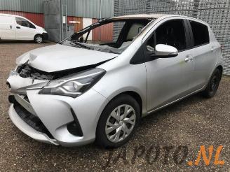 Coche siniestrado Toyota Yaris Yaris III (P13), Hatchback, 2010 / 2020 1.5 16V Dual VVT-iE 2018/11