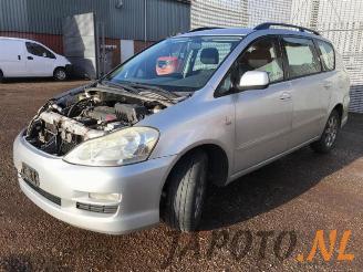 Coche siniestrado Toyota Avensis-verso Avensis Verso (M20), MPV, 2001 / 2005 2.0 16V VVT-i D-4 2005/11
