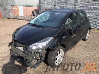 Salvage car Toyota Yaris Yaris III (P13), Hatchback, 2010 / 2020 1.5 16V Hybrid 2015/6