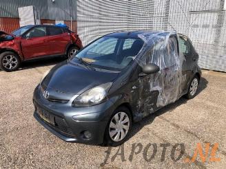 Coche siniestrado Toyota Aygo Aygo (B10), Hatchback, 2005 / 2014 1.0 12V VVT-i 2013/10
