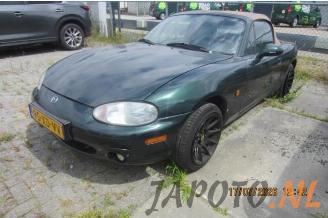 Salvage car Mazda MX-5 MX-5 (NB18/35/8C), Cabrio, 1998 / 2005 1.8i 16V 2000/6