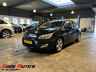 damaged passenger cars Opel Astra 1.4 Turbo Cosmo 140 PK! 2010/3