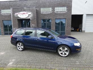 krockskadad bil auto Volkswagen Passat VARIANT 1.6 FSI TRENDLINE 2005/9