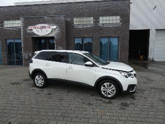 uszkodzony samochody osobowe Peugeot 5008 1.2 PT BL. Executive 7 persoons 2019/6