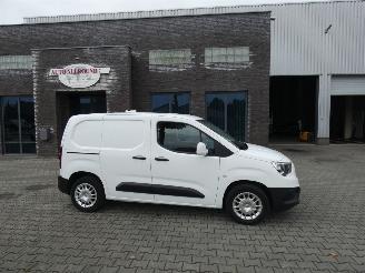 krockskadad bil bedrijf Opel Combo 1.5D L1H1 Edition Schadevrij!! 2021/2