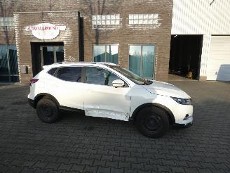 Vaurioauto  passenger cars Nissan Qashqai 1.2 N-Connecta 2018/7