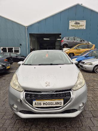disassembly passenger cars Peugeot 208 I (CA/CC/CK/CL) Hatchback 1.2 Vti 12V PureTech 82 (EB2F(HMZ)) [60kW][82PK] 2012/1