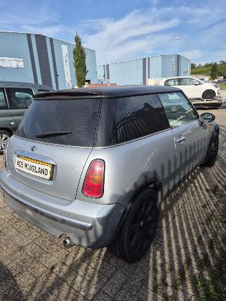 Mini One Cooper (R50) Hatchback 1.6 16V Cooper (W10-B16A) [85kW] 5-BAK picture 6