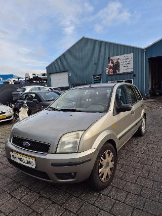 Ford Fusion Combi 1.6 16V (FYJA(Euro 5)) [74kW] picture 3