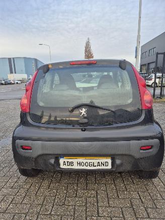 Peugeot 107 Hatchback 1.0 12V (384F(1KR)) [50kW] picture 6