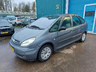 Vaurioauto  passenger cars Citroën Xsara Xsara Picasso (CH) MPV 2.0 16V (EW10J4(RFN)) [100kW] 2004/2