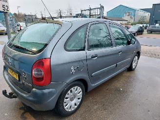 Citroën Xsara Xsara Picasso (CH) MPV 2.0 16V (EW10J4(RFN)) [100kW] picture 6
