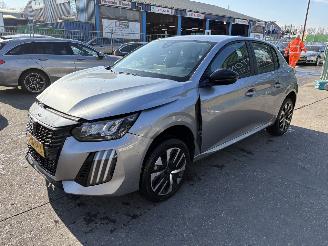 Schadeauto Peugeot 208 1.2 Hybrid 74KW Autom. E-DCS6 Active Clima Navi Led NAP 2024/11