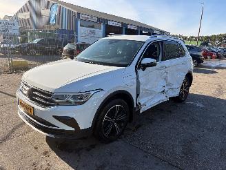 krockskadad bil auto Volkswagen Tiguan 1.4 TSI 110KW eHybrid Dsg Clima Navi Led R-Line 2021/6