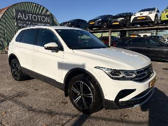 krockskadad bil auto Volkswagen Tiguan 1.4 TSI 110KW eHybrid Dsg Clima Navi Led R-Line 2021/6