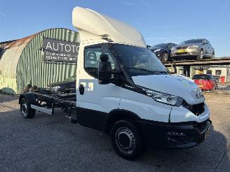 skadebil bedrijf Iveco Daily 3.0 Autom. 132KW 35S18H 410 Chassiscabine Luchtremmen 2022/12