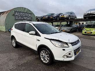 Schadeauto Ford Kuga 1.5 110KW Titanium Plus Clima Navi Camera 2015/4