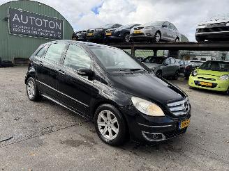 damaged passenger cars Mercedes B-klasse 200 Autom. 100KW Clima Navi NAP 2006/1