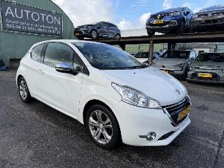 Avarii autoturisme Peugeot 208 1.2 60KW Allure Navi Clima NAP 2013/3
