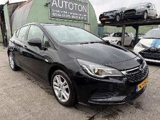 Schadeauto Opel Astra 1.0 77KW Clima Led 5-Drs Online Edition NAP 2017/2